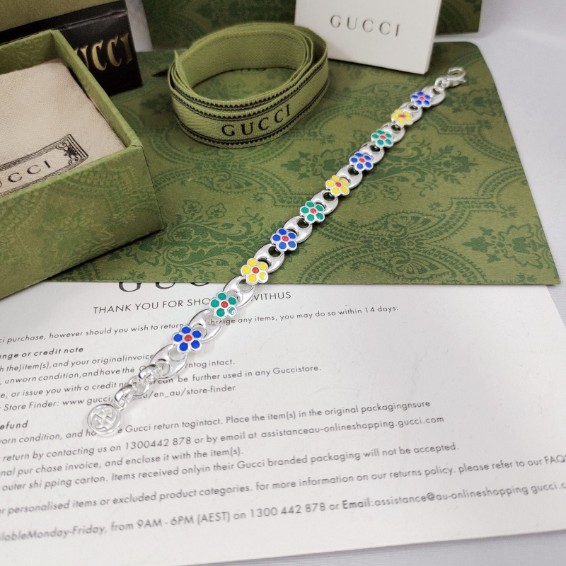 G*u*i bracelets